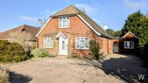 Main Photo of a 4 bedroom  Detached House for sale