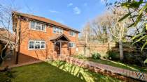 Main Photo of a 4 bedroom  Detached House for sale