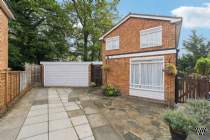 Main Photo of a 4 bedroom  Detached House for sale