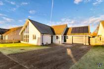 Main Photo of a 4 bedroom  Detached Bungalow for sale