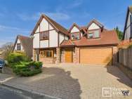 Main Photo of a 5 bedroom  Detached House for sale