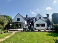 Main Photo of a 5 bedroom  Detached House for sale