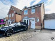 Main Photo of a 3 bedroom  Link Detached House for sale