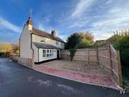 Main Photo of a 4 bedroom  Detached House to rent