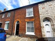 Main Photo of a 3 bedroom  Terraced House to rent