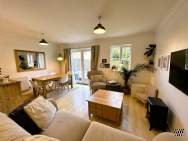 Main Photo of a 3 bedroom  Terraced House to rent