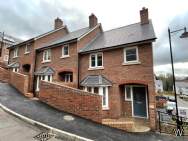 Main Photo of a 2 bedroom  End of Terrace House to rent