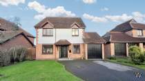 Main Photo of a 4 bedroom  Detached House for sale