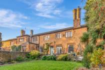 Main Photo of a 4 bedroom  Terraced House for sale