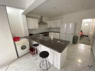 Main Photo of a 6 bedroom  Terraced House to rent