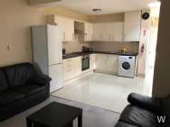 Main Photo of a 5 bedroom  Terraced House to rent