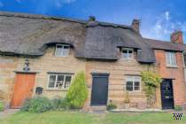 Main Photo of a 2 bedroom  Cottage for sale