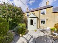 Main Photo of a 2 bedroom  Cottage for sale