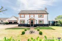 Main Photo of a 4 bedroom  Detached House for sale