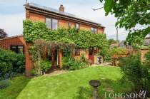 Main Photo of a 4 bedroom  Detached House for sale