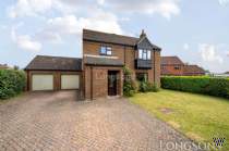 Main Photo of a 4 bedroom  Detached House for sale