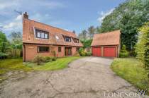 Main Photo of a 4 bedroom  Detached House for sale