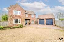 Main Photo of a 4 bedroom  Detached House for sale