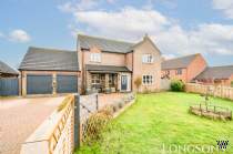 Main Photo of a 4 bedroom  Detached House for sale