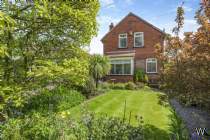 Main Photo of a 4 bedroom  Detached House for sale