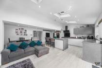 Main Photo of a 4 bedroom  Detached House for sale