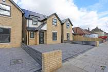 Main Photo of a 4 bedroom  Detached House to rent