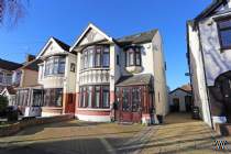 Main Photo of a 4 bedroom  Semi Detached House to rent