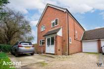 Main Photo of a 4 bedroom  Detached House for sale