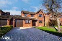 Main Photo of a 4 bedroom  Detached House for sale