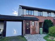 Main Photo of a 4 bedroom  Semi Detached House to rent