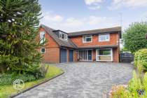 Main Photo of a 5 bedroom  Detached House for sale