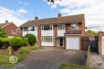 Main Photo of a 4 bedroom  Semi Detached House for sale