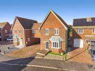 Main Photo of a 4 bedroom  Link Detached House for sale