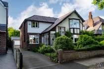 Main Photo of a 4 bedroom  Detached House for sale