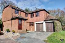 Main Photo of a 4 bedroom  Detached House to rent