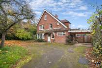 Main Photo of a 6 bedroom  Detached House for sale