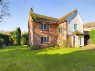 Main Photo of a 4 bedroom  Detached House for sale