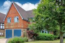 Main Photo of a 5 bedroom  Detached House for sale