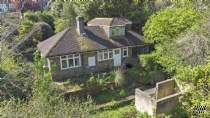 Main Photo of a 4 bedroom  Detached House for sale