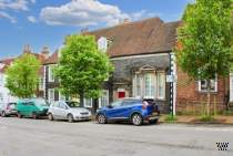 Main Photo of a 6 bedroom  Town House for sale