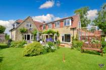 Main Photo of a 4 bedroom  Detached House for sale