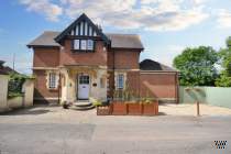 Main Photo of a 3 bedroom  Detached House for sale