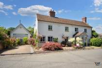 Main Photo of a 4 bedroom  Detached House for sale