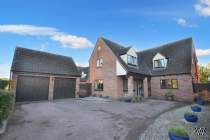 Main Photo of a 4 bedroom  Detached House for sale