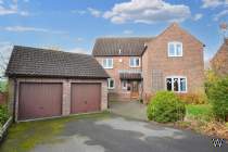 Main Photo of a 5 bedroom  Detached House for sale