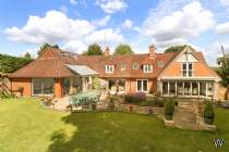 Main Photo of a 5 bedroom  Detached House for sale