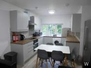 Main Photo of a 5 bedroom  Flat to rent