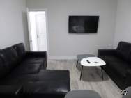 Main Photo of a 5 bedroom  Flat to rent