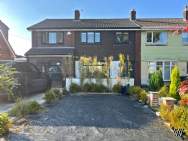 Main Photo of a 4 bedroom  Semi Detached House to rent