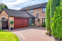 Main Photo of a 5 bedroom  Detached House for sale